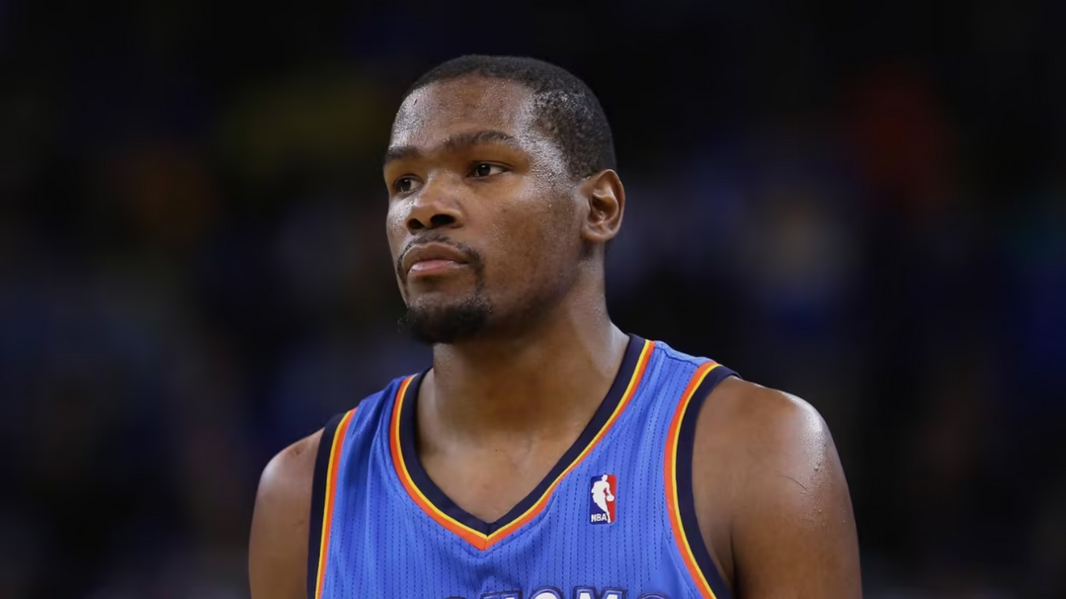 开云中国-最高礼遇！拥有终身球鞋合同有多难？历史仅此7人，科比竟无缘！