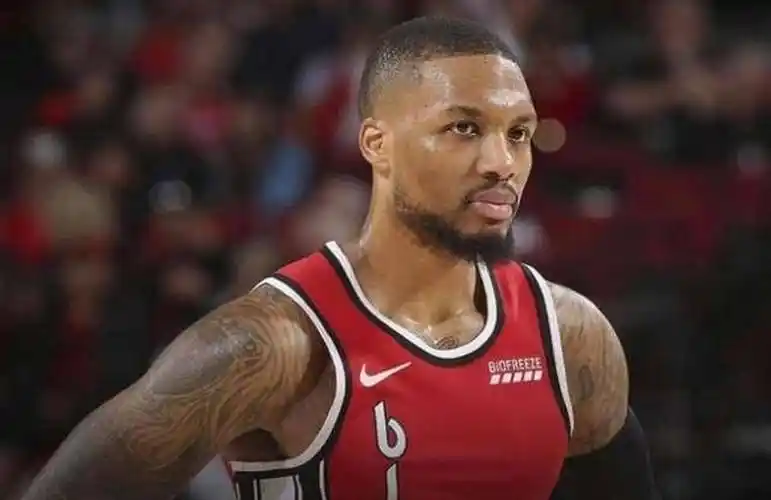 开云中国-最高礼遇！拥有终身球鞋合同有多难？历史仅此7人，科比竟无缘！