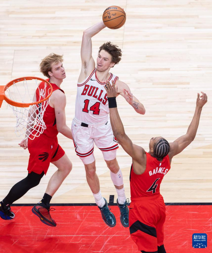 开云下载-篮球——NBA常规赛:猛龙胜公牛|新华社|布泽利斯|多伦多猛龙队|芝加哥公牛队|球员_新浪体育_新浪新闻