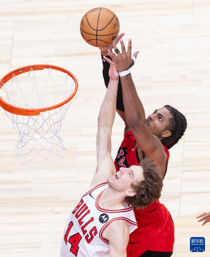 开云下载-篮球——NBA常规赛:猛龙胜公牛|新华社|布泽利斯|多伦多猛龙队|芝加哥公牛队|球员_新浪体育_新浪新闻